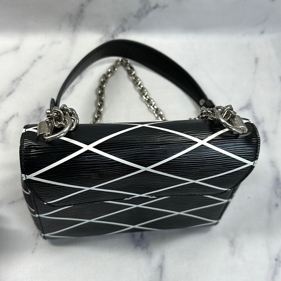 LOUIS VUITTON EPI TWIST - Picture 5 of 17